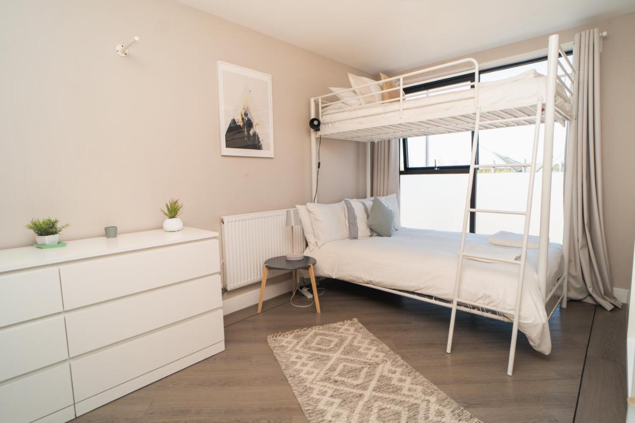 Beautiful Two Bedroom Harbour Side Apartment Poole Luaran gambar