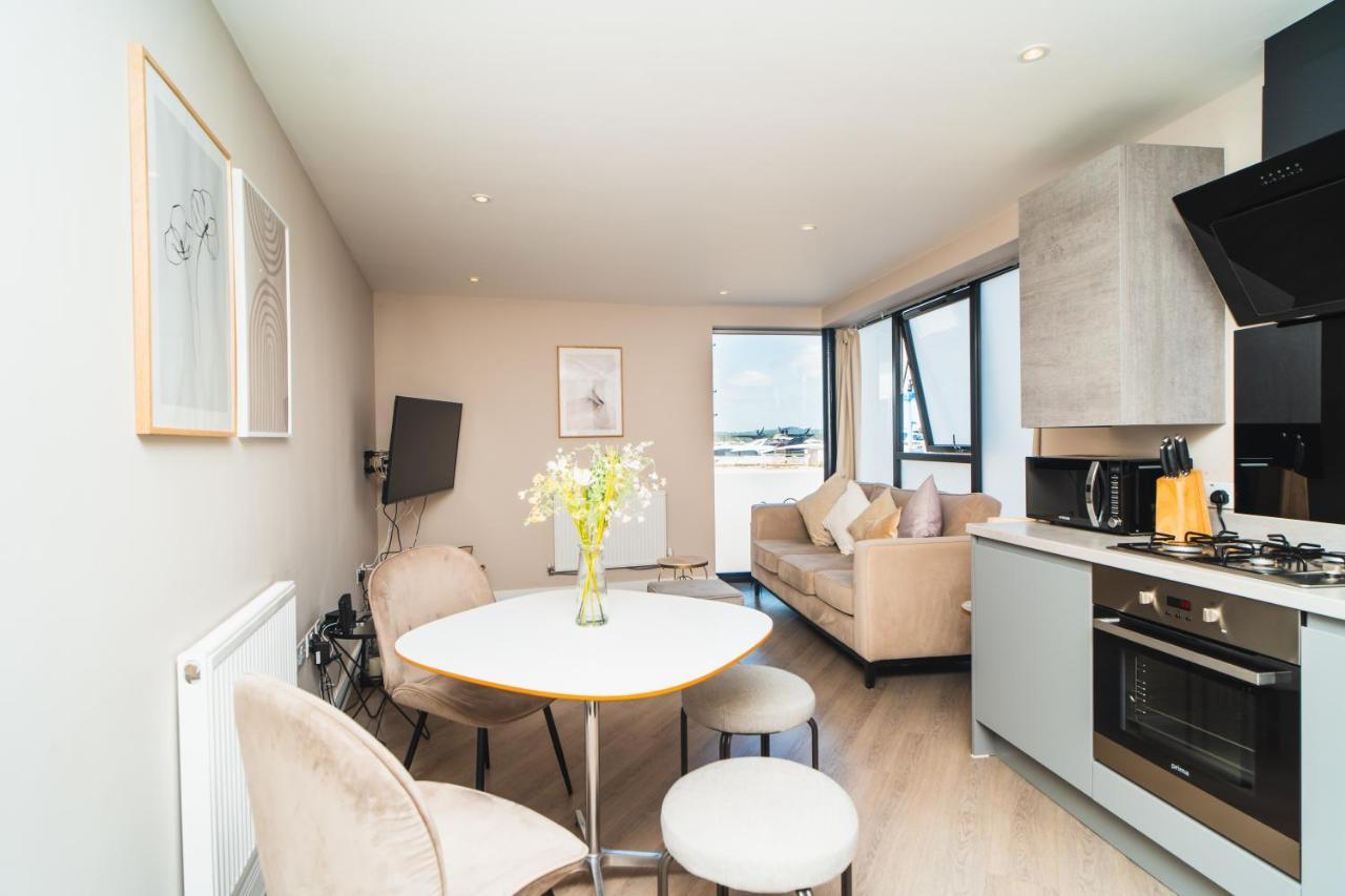 Beautiful Two Bedroom Harbour Side Apartment Poole Luaran gambar