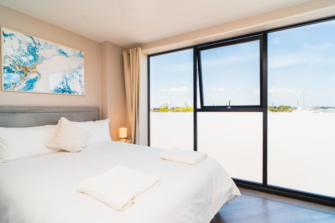Beautiful Two Bedroom Harbour Side Apartment Poole Luaran gambar