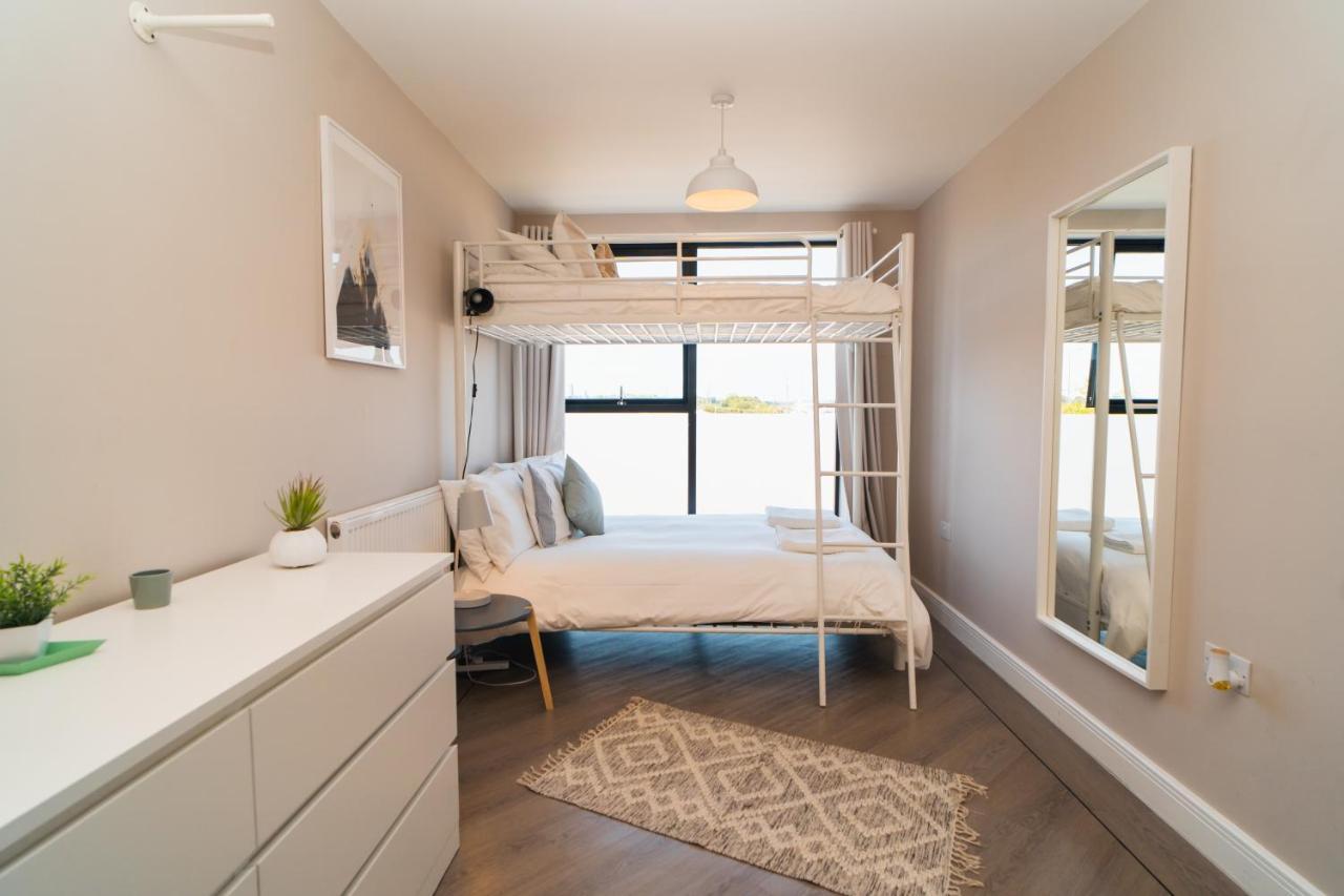 Beautiful Two Bedroom Harbour Side Apartment Poole Luaran gambar