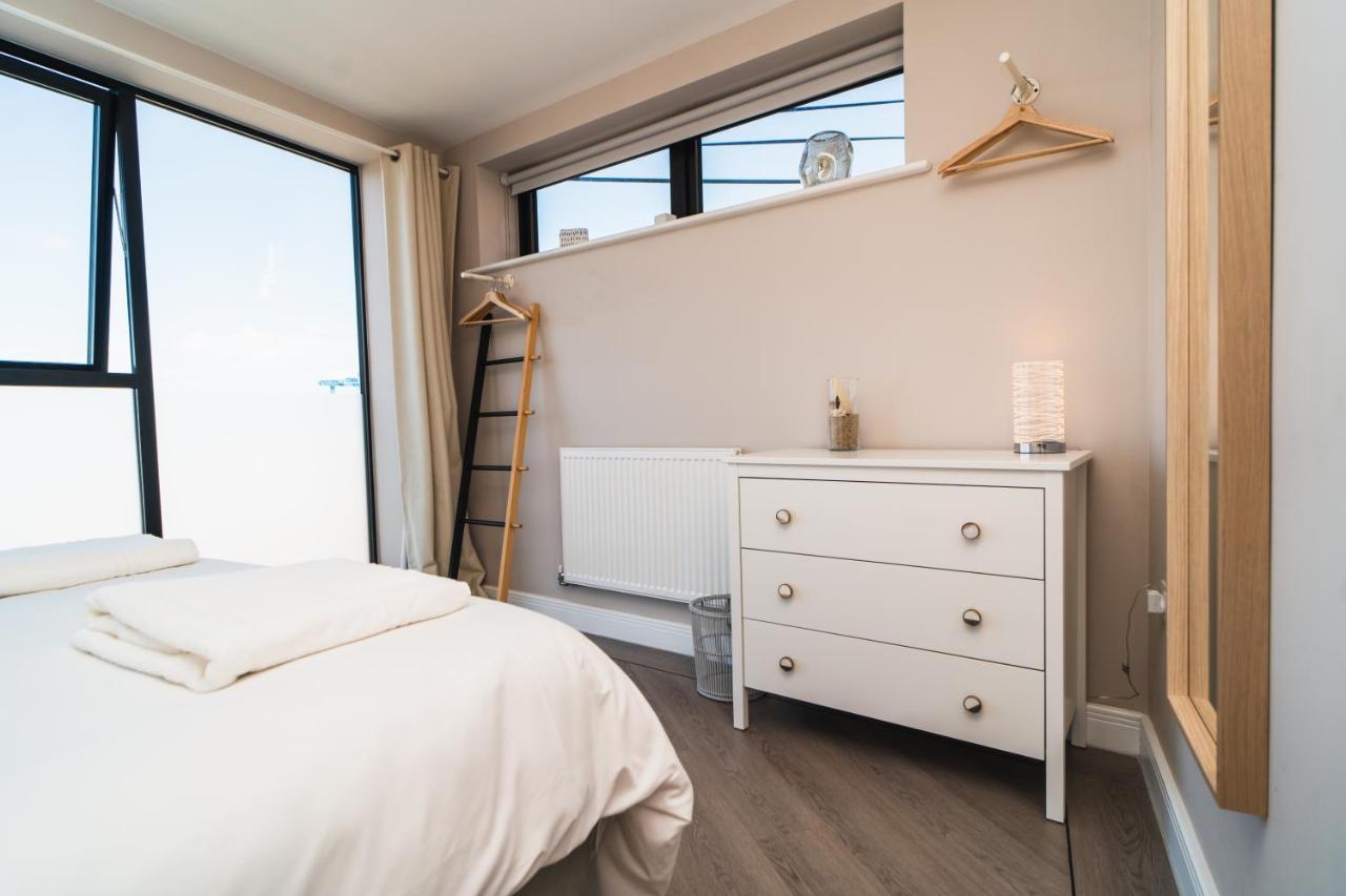 Beautiful Two Bedroom Harbour Side Apartment Poole Luaran gambar