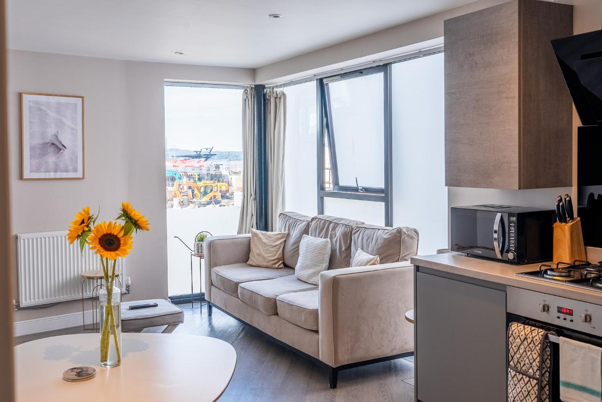 Beautiful Two Bedroom Harbour Side Apartment Poole Luaran gambar